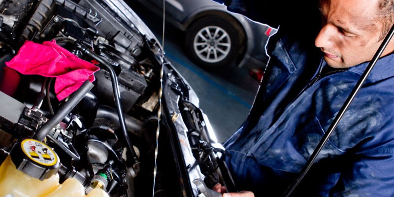 Mechanic fixing a car